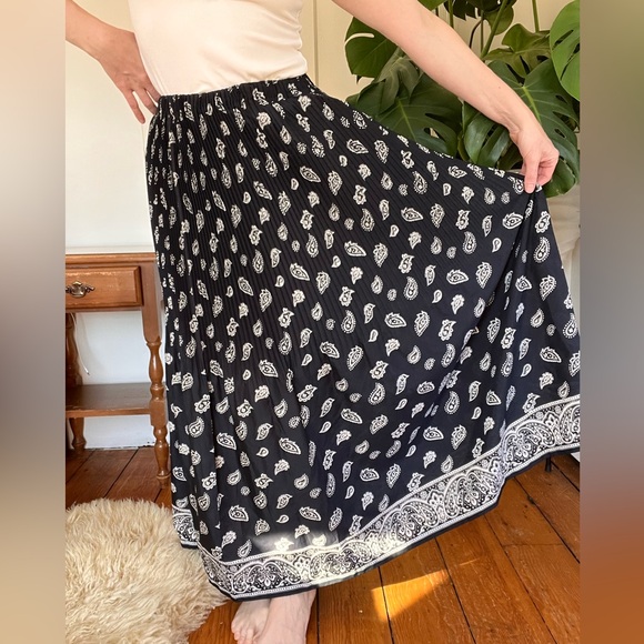 Issey Miyake Vintage Black & White Paisley Pleated Maxi Skirt – Size M - Picture 1 of 4